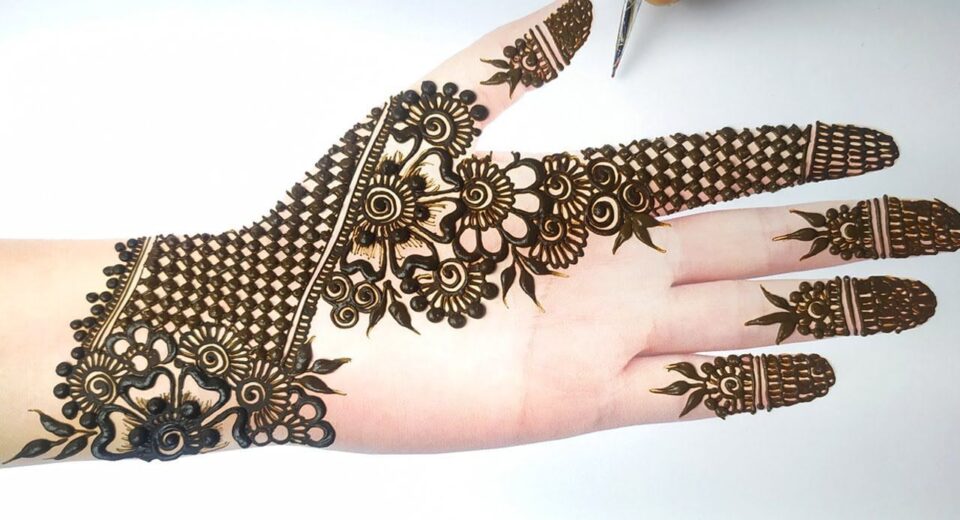 stylish front hand mehndi design